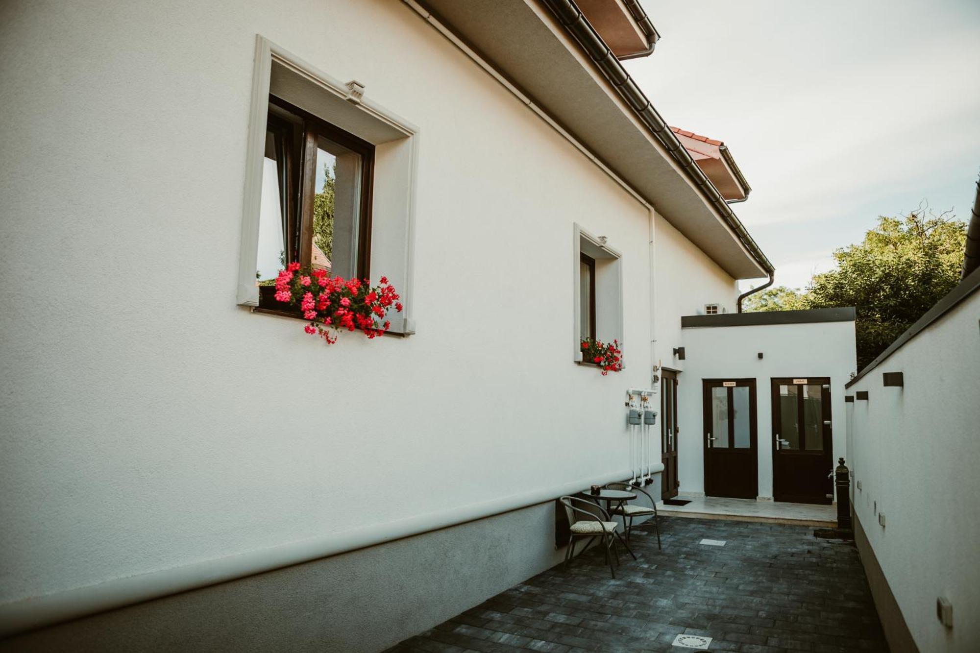 Arini White House Apartment Sibiu Ngoại thất bức ảnh