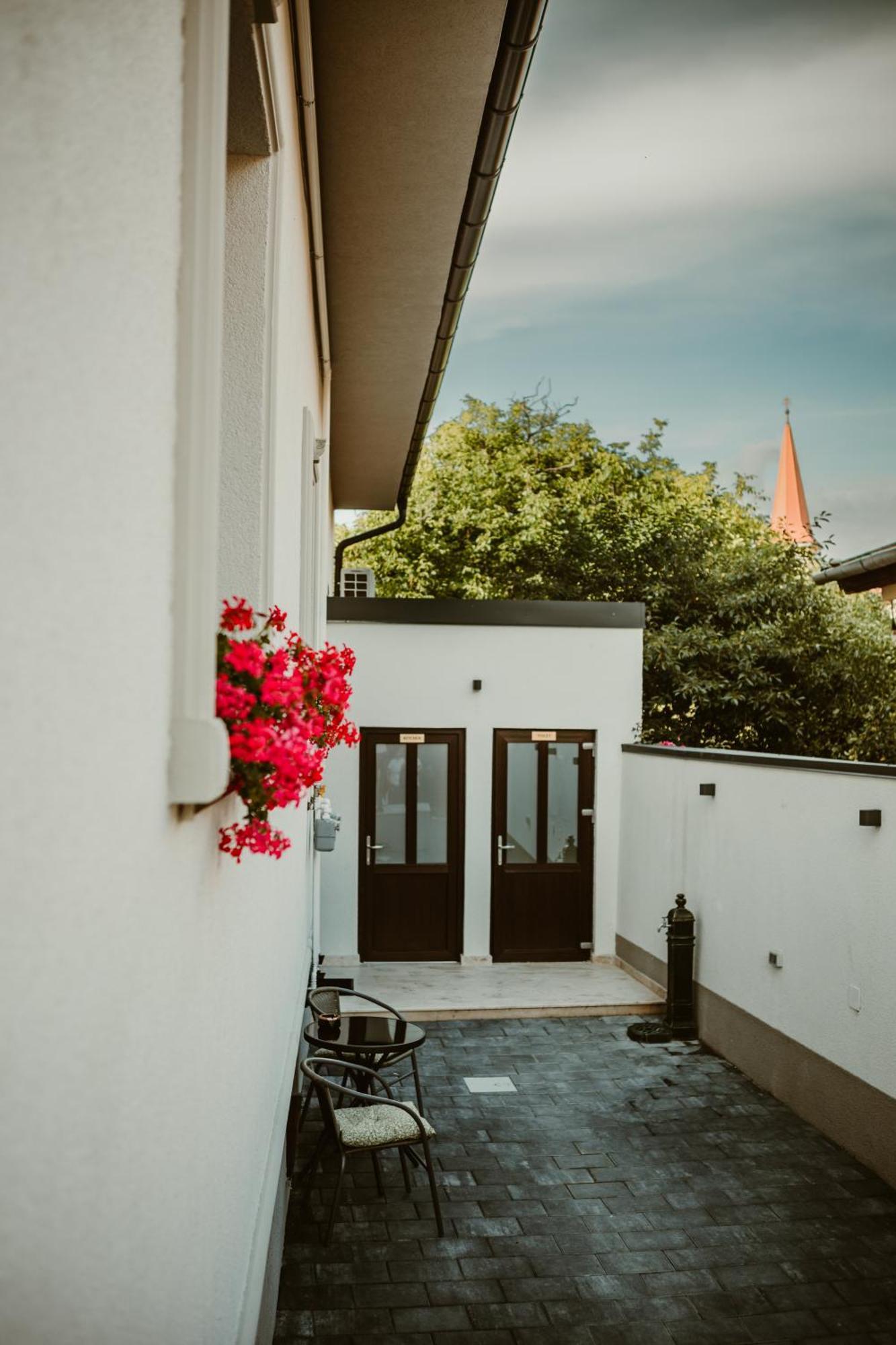 Arini White House Apartment Sibiu Ngoại thất bức ảnh